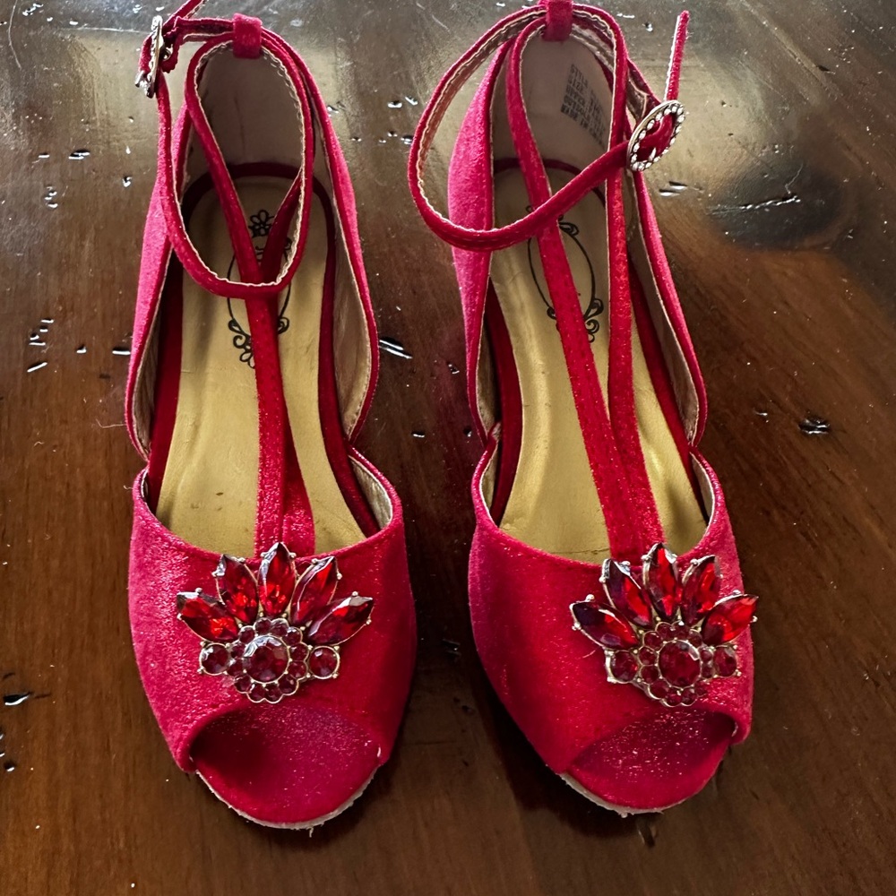 Joyfolie Elegant Red Peep-Toe Heels with Jewel Accent size 10, EUC.